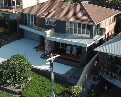 BEACH BREAK, 34 CLIFF ROAD - Accommodation Asia 1