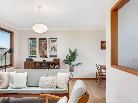 Beach Breeze - Accommodation Asia 0