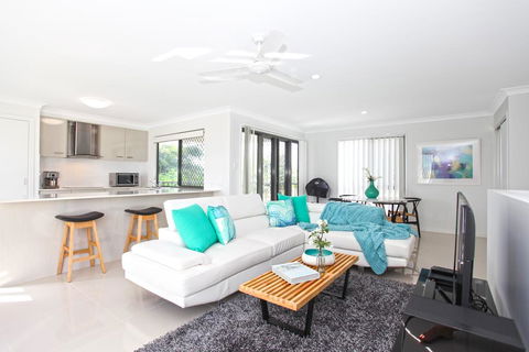 Beach Breeze Holiday House - Accommodation China 0