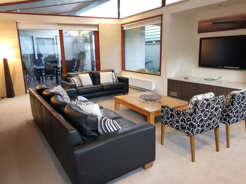 Beach Haven - Accommodation Asia 0