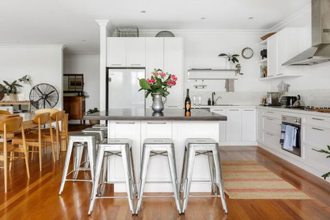 Beach House Avalon - Accommodation Asia 0