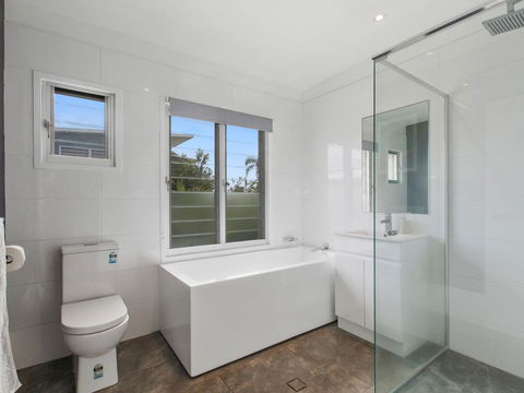 BEACH HOUSE ON PEARL - Accommodation Asia 0
