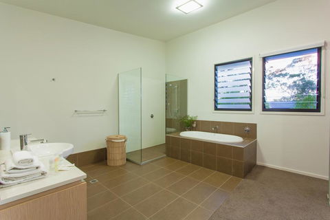 Beach Road Holiday Homes - Accommodation Asia 1