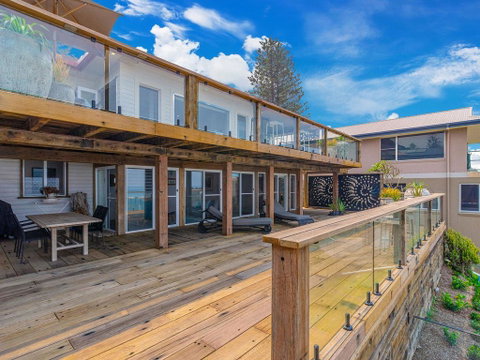 Beach Shack On Main Yamba Magnificent Views Photos Available Shortly Free WiFi - Accommodation Guide 3