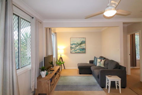Beach Side Cottage At Blacksmiths - Accommodation Asia 3