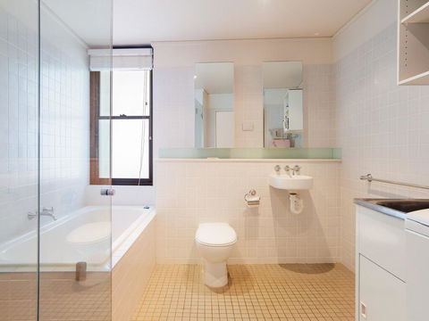 Beach View At One Mile', 8/26 One Mile Close - Infinity Complex Pool & WIFI - Accommodation Asia 2