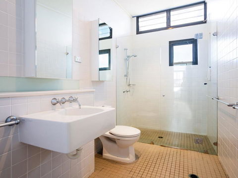 Beach View At One Mile', 8/26 One Mile Close - Infinity Complex Pool & WIFI - Accommodation Asia 1