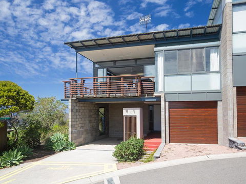 Beach View At One Mile', 8/26 One Mile Close - Infinity Complex Pool & WIFI - Accommodation Asia 0