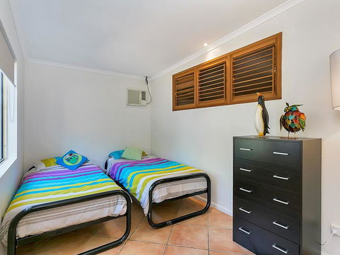 Beachcomber Trinity Beach - Accommodation China 1