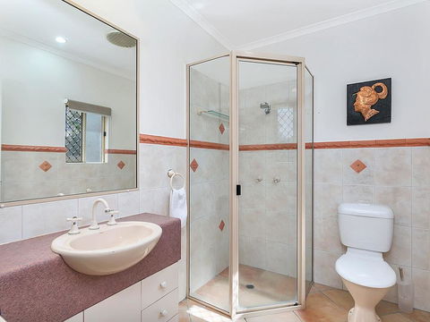 Beachcomber Trinity Beach - Accommodation China 3