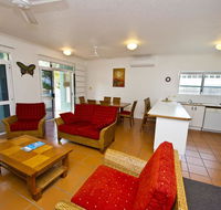 Beachcomber Unit 2 - Accommodation China