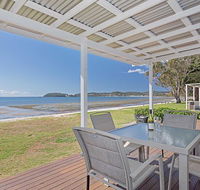 Beached Inn' 93 Foreshore Drive - Spacious beach front house - Accommodation Asia
