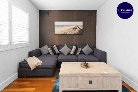 BEACHFRONT APARTMENT // DREAM LOCATION // CLOEY2 - Accommodation Asia 0