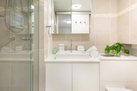 Beachfront Manly Apartment With Parking And Balcony - Accommodation China 2