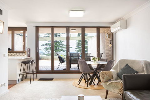 Beachfront Manly Apartment With Parking And Balcony - Accommodation China 0
