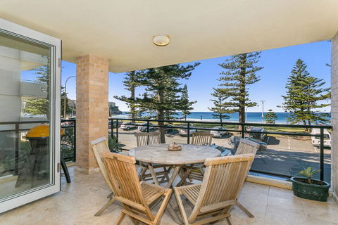 Beachfront On Golden Mile - Accommodation Asia 0