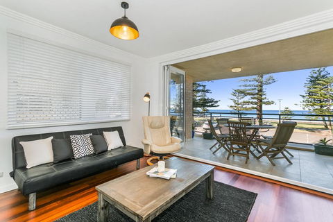 Beachfront On Golden Mile - Accommodation Asia 1