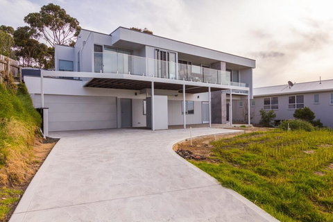 BEACHHOUSE BINALONG Luxury Waterfront Holiday House At Bay Of Fires - Accommodation Guide 1