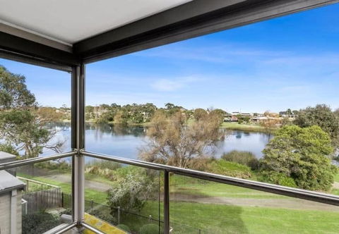 Riviera Lakeside With Uninterrupted Water Views - Accommodation Asia 0