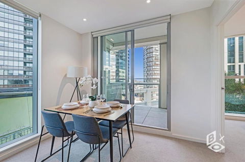 REST COLLECTION Apartments On Collins Docklands - Accommodation Guide 3