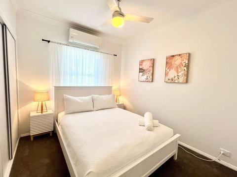 Renovated Queenslander - Upstairs 2km To Stadium - Accommodation Asia 3