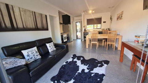 Red Ochre - Large Apartment With Private Courtyard - Accommodation Asia 0