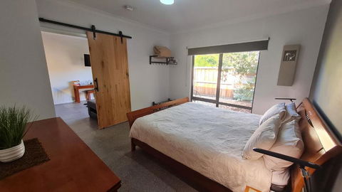 Red Ochre - Large Apartment With Private Courtyard - Accommodation Asia 2