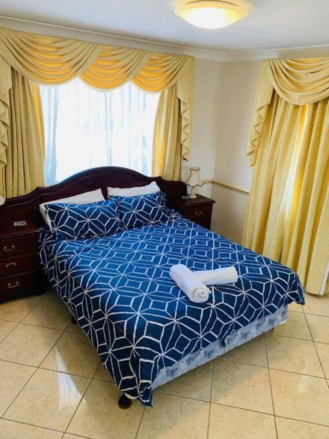 Redcliffe Villa - Accommodation Guide 1