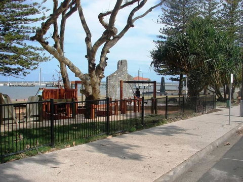 Redcliffe Villa - Accommodation Guide 2