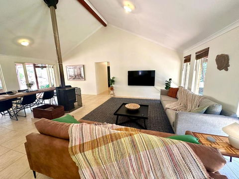 Redtail House - Carlotta - Accommodation China 0