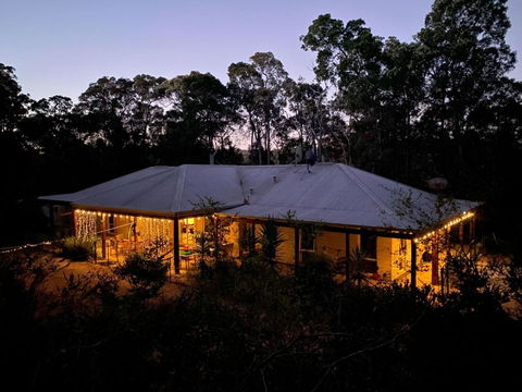 Redtail House - Carlotta - Accommodation China 2