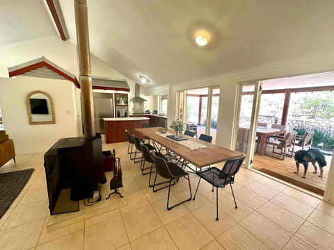 Redtail House - Carlotta - Accommodation China 3