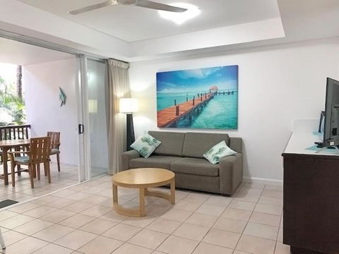 REEF RETREAT APARTMENTS PALM COVE Unit 13 - Accommodation Guide 1