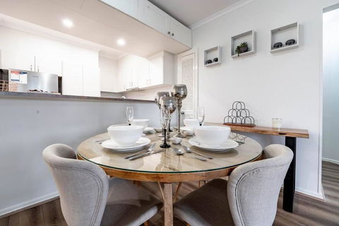 Relax In 2B2B Chateau Near UQ With Parking+Balcony - Accommodation Asia 0