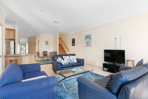 Relax On Charles St - 4A Charles Street Port Elliot - BYO Linen - Accommodation Asia 1