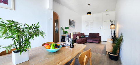 Relaxed Coastal Living With Fantastic Sea Views - Accommodation Guide 2