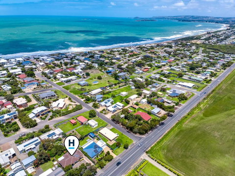 Relaxed Family Beach House - No Linen Included - Accommodation China 0