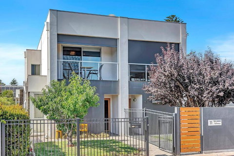 Relaxing Getaway Steps From Grange Beach - Accommodation Asia 2