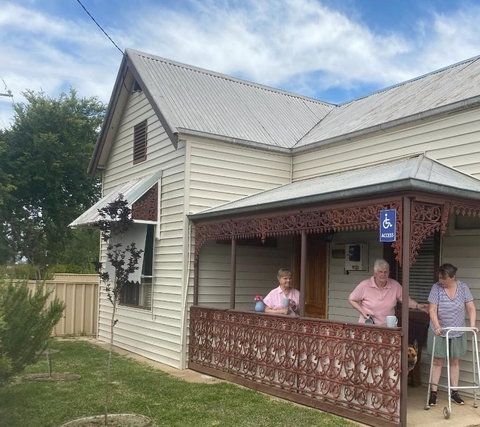 Relaxing On Vale B & B - Accommodation Guide 1