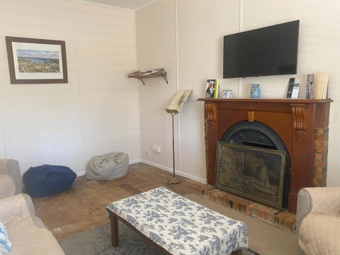 Relaxing On Vale B & B - Accommodation Guide 3