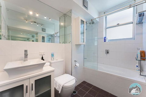 Relaxing Sunny North-Facing 2-Bed Apt In Vaucluse - Accommodation Guide 1