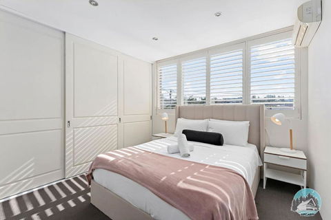 Relaxing Sunny North-Facing 2-Bed Apt In Vaucluse - Accommodation Guide 3