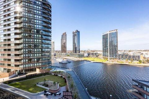 Resort-style Docklands Riverview Stay With Parking - Accommodation Guide 0