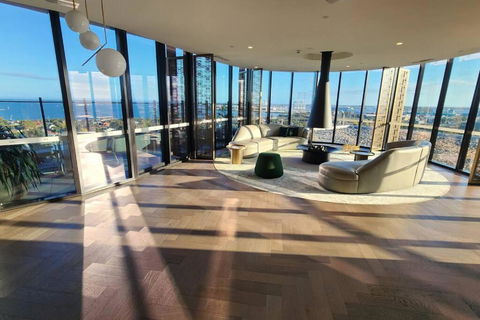 Resort-style Exec 1 Bed With Study In Port Melbourne - Accommodation Asia 1