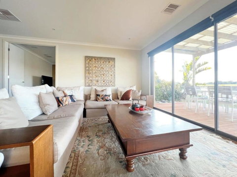 Retreat Andrew House - Accommodation Asia 3