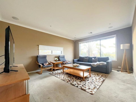 Retreat Andrew House - Accommodation Asia 0