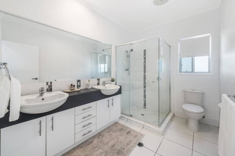 Retreat In The Heart Of Alex - 3BR Sleeps 11, Pool - Accommodation China 2