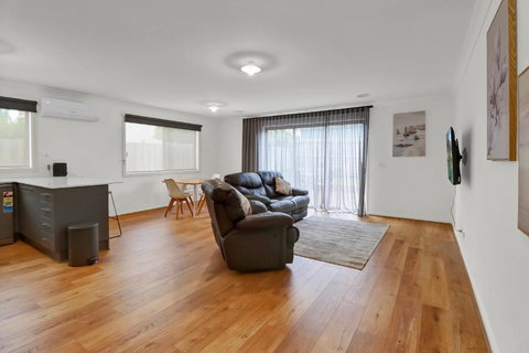 Retreat On Francis I Short And Long Stays - Accommodation Asia 3