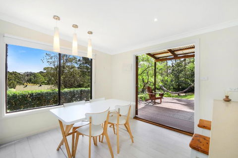 Retreat W Pool On Acreage - Accommodation Asia 3