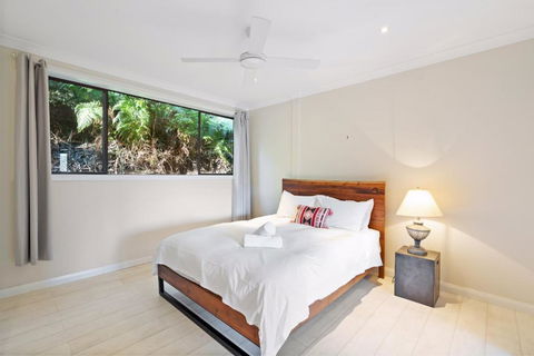 Retreat W Pool On Acreage - Accommodation Asia 2